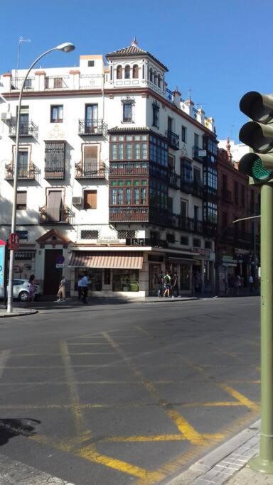 Leon Centro Apartment Sevilla Bagian luar foto